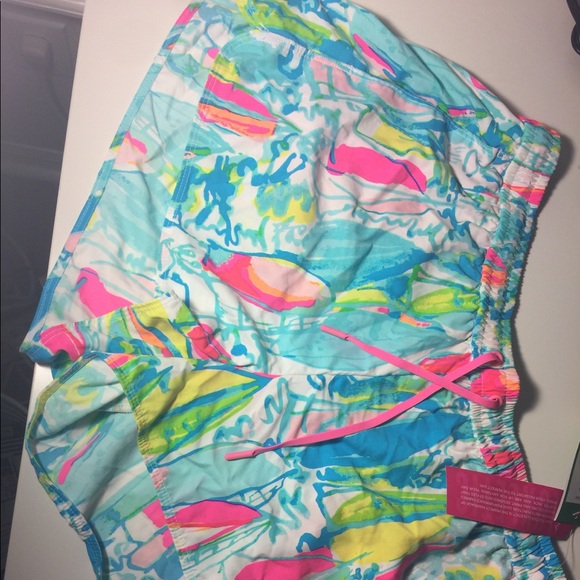 Lilly Pulitzer Pants - NWT Lilly Run around shorts